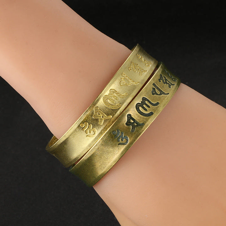Buddha Stones Sześć Prawdziwych Słów 'om Mani Padme Hum' Sutra Serca Miedź Mosiądz Wewnętrzny Spokój Mankiet Bransoletka Bangle