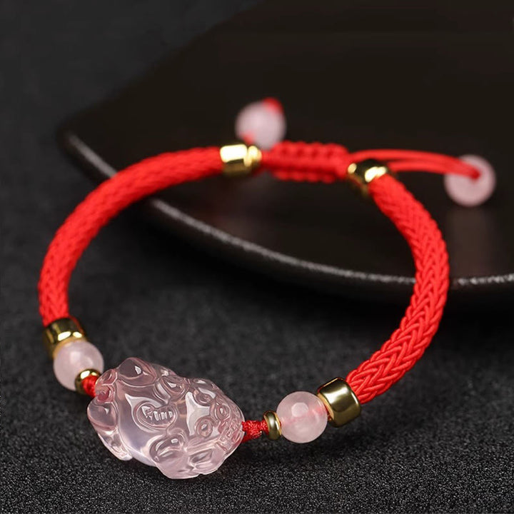 Bransoletka z różowym kryształem i Buddha Stones PiXiu Wealth String Braided