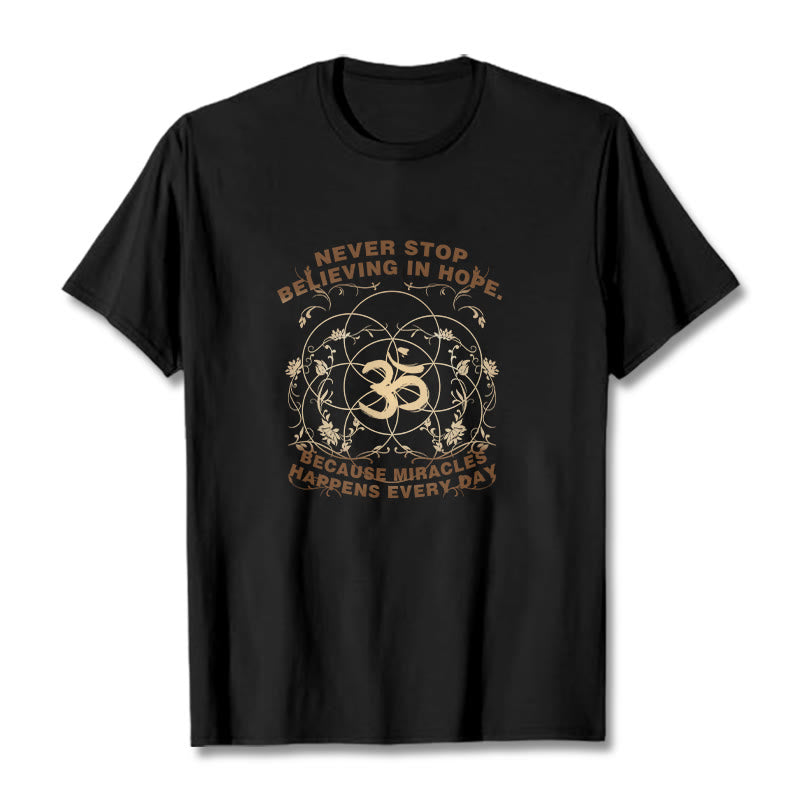 Buddha Stones Nigdy Nie Przestają Wierzyć W Nadzieję Om Lotus Design Bawełniana Koszulka T-shirt - Czarny - 2XL - image 1