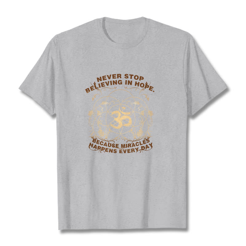 Buddha Stones Nigdy Nie Przestają Wierzyć W Nadzieję Om Lotus Design Bawełniana Koszulka T-shirt - Jasnoszary - 2XL - image 20