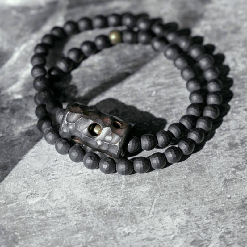Bransoletka ochronna z podwójnym owinięciem z Buddha Stones o mrożonej powierzchni i czarnym onyksie z hebanu
