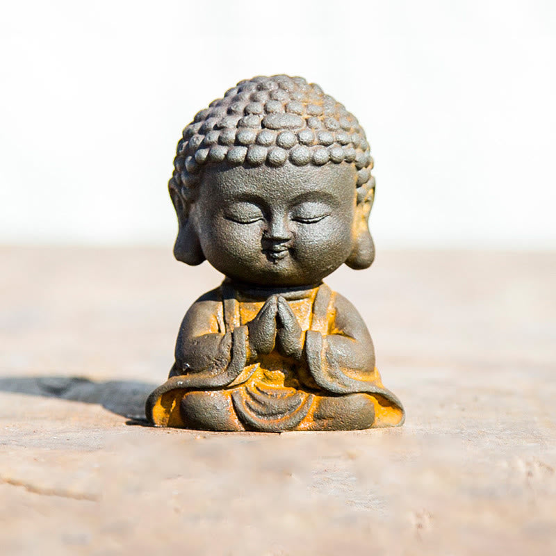 Buddha Stones Mały Medytujący Budda Żelazo Proszek Rdza Odlew Żywicy Statua Dekoracja Domu - Składane dłonie Buddy 9*6,5*5,3 cm - image 16