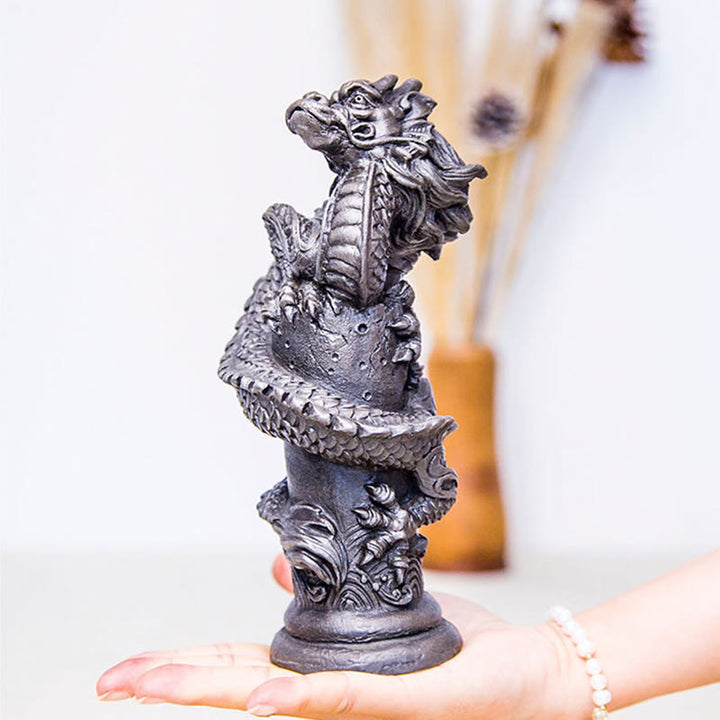 Buddha Stones Ręcznie Latający Smok Wokół Filary Żelazo Proszek Rdza Odlew Żywicy Statua Dekoracja Domu