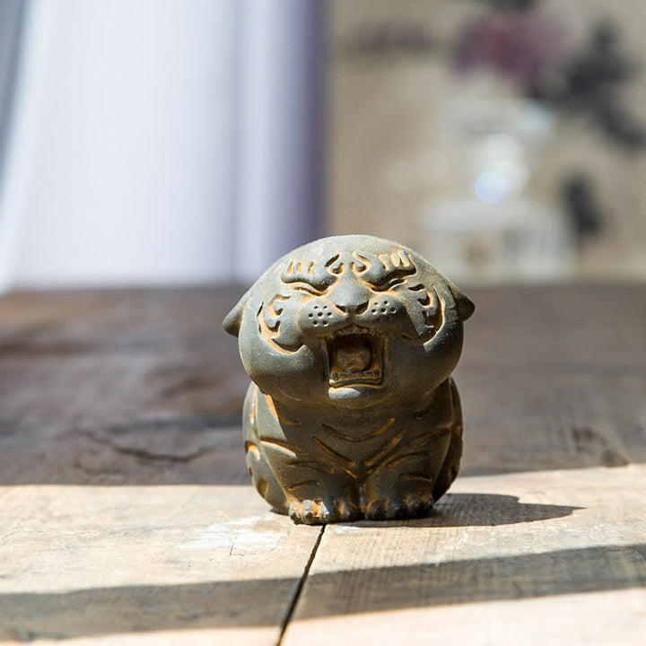 Buddha Stones Mini Uroczy Tygrys Żelazo Proszek Rdza Odlew Żywicy Statua Dekoracja Domu - Wersja rdzawa 6*5,5 cm - image 0