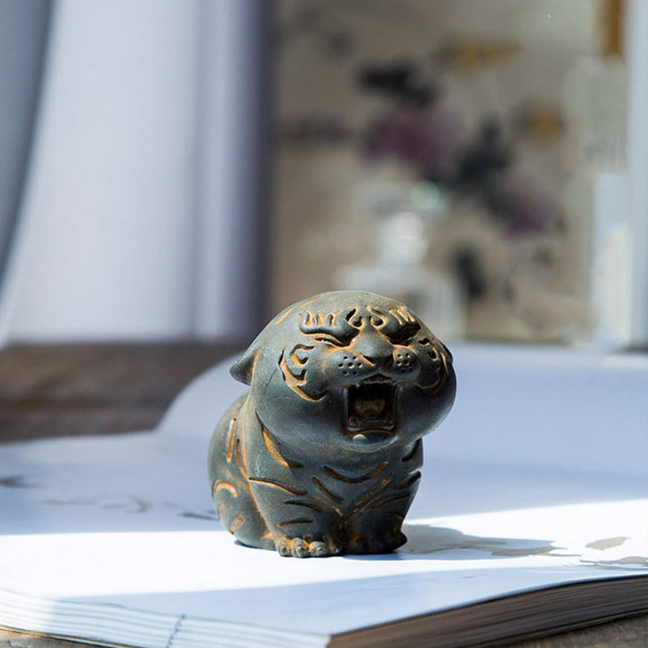 Buddha Stones Mini Uroczy Tygrys Żelazo Proszek Rdza Odlew Żywicy Statua Dekoracja Domu