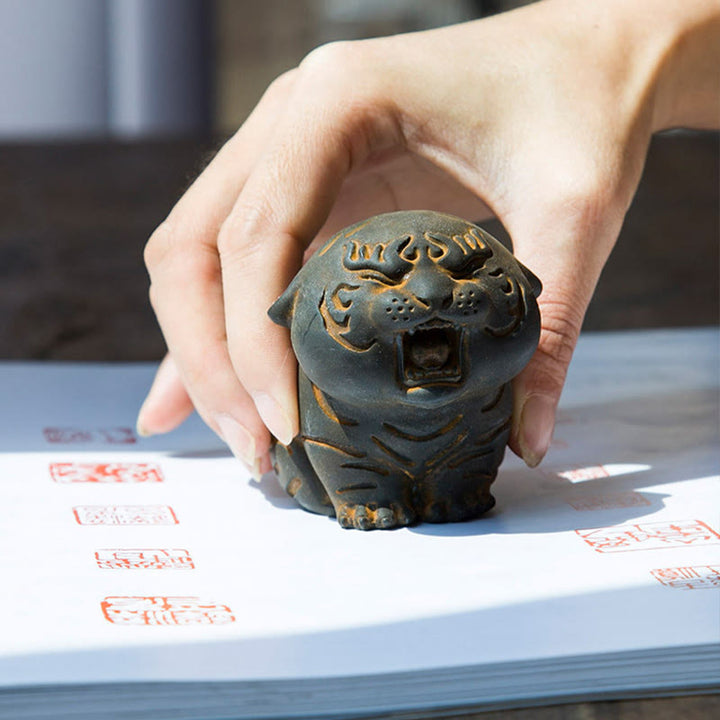 Buddha Stones Mini Uroczy Tygrys Żelazo Proszek Rdza Odlew Żywicy Statua Dekoracja Domu - image 3
