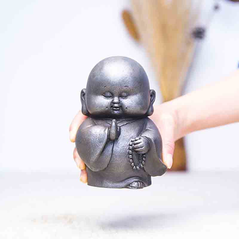 Buddha Stones Ręcznie Robione Mały Mnich Żelazo Proszek Rdza Odlew Żywicy Statuetka Dekoracja Domu