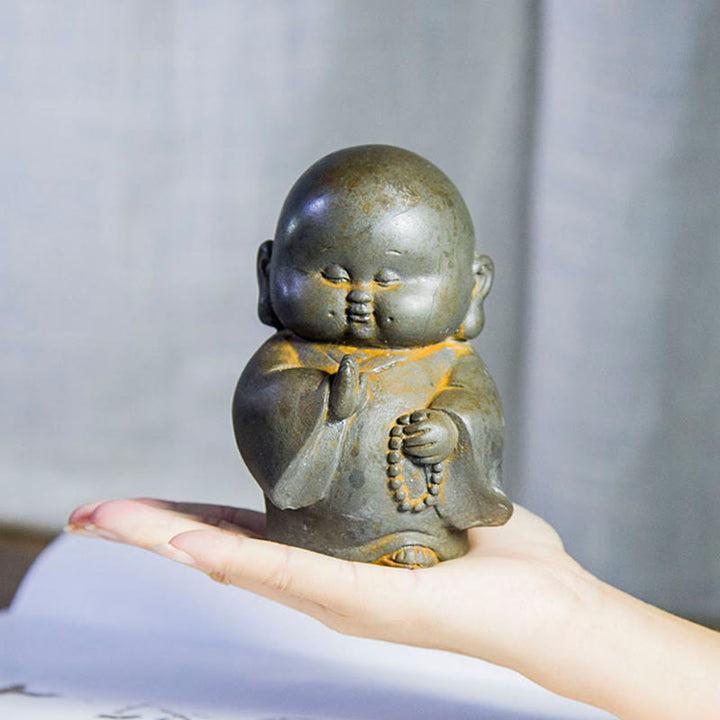 Buddha Stones Ręcznie Robione Mały Mnich Żelazo Proszek Rdza Odlew Żywicy Statuetka Dekoracja Domu