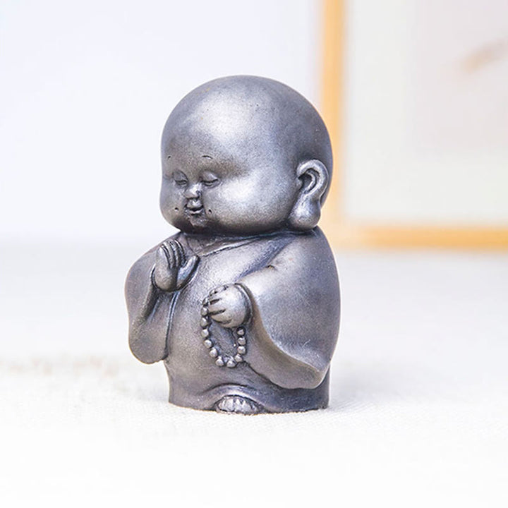 Buddha Stones Ręcznie Robione Mały Mnich Żelazo Proszek Rdza Odlew Żywicy Statuetka Dekoracja Domu
