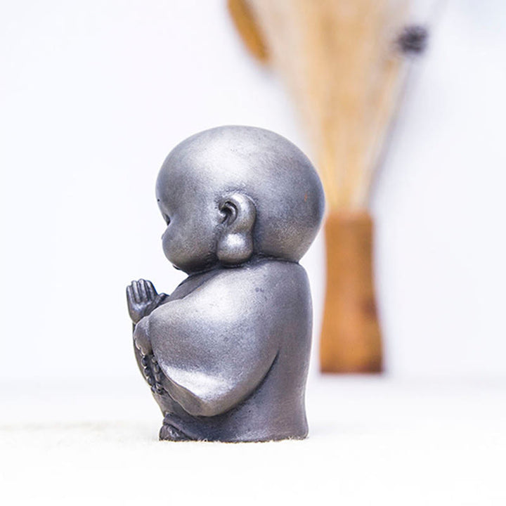Buddha Stones Ręcznie Robione Mały Mnich Żelazo Proszek Rdza Odlew Żywicy Statuetka Dekoracja Domu