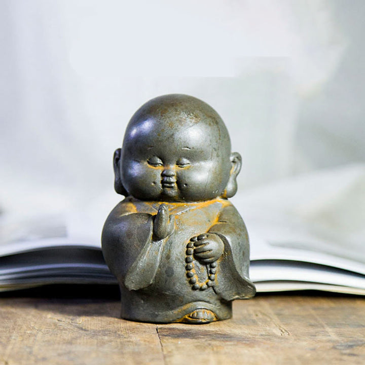 Buddha Stones Ręcznie Robione Mały Mnich Żelazo Proszek Rdza Odlew Żywicy Statuetka Dekoracja Domu - image 1