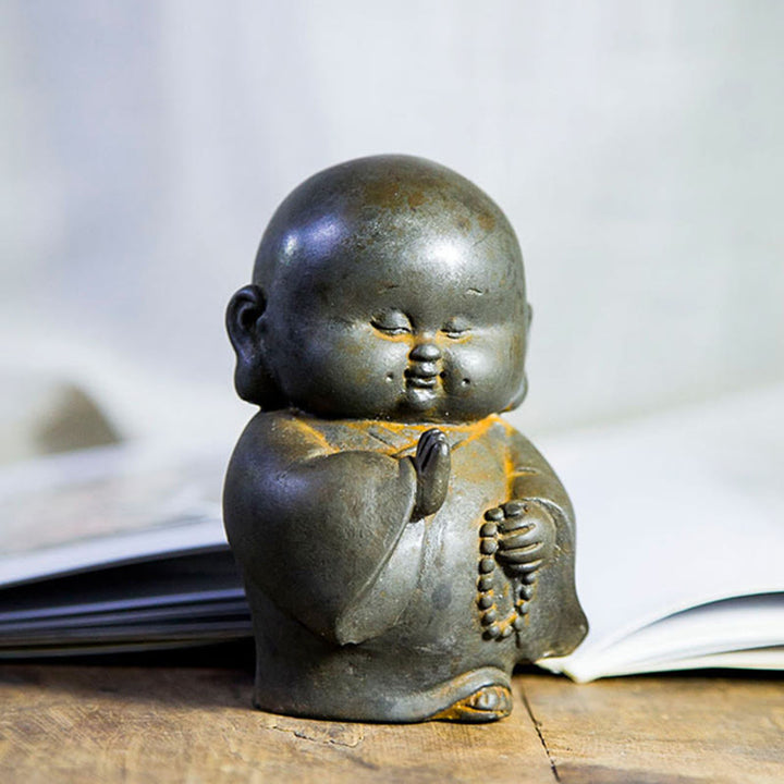 Buddha Stones Ręcznie Robione Mały Mnich Żelazo Proszek Rdza Odlew Żywicy Statuetka Dekoracja Domu
