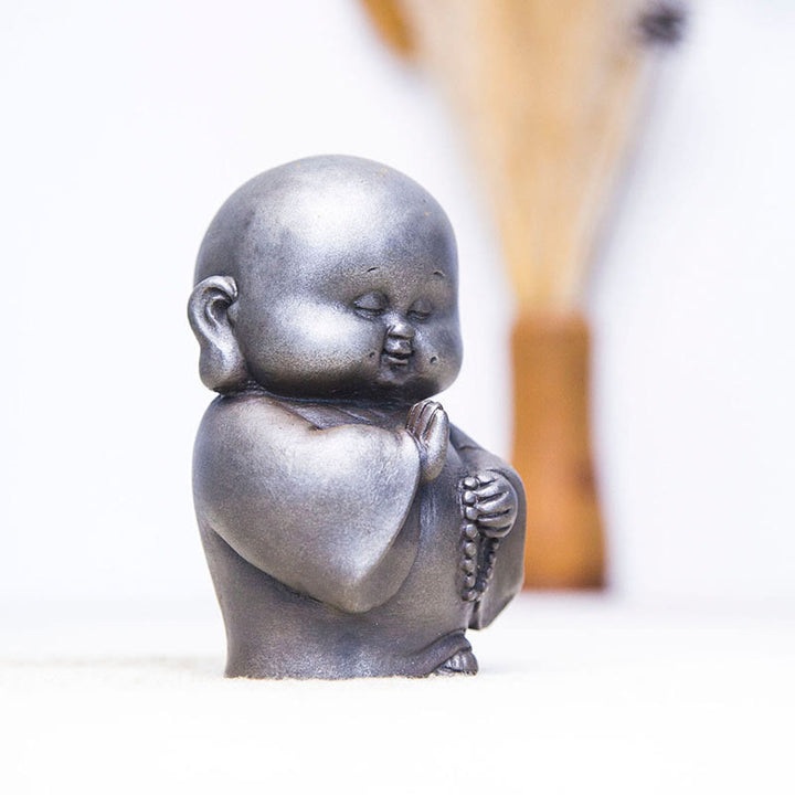 Buddha Stones Ręcznie Robione Mały Mnich Żelazo Proszek Rdza Odlew Żywicy Statuetka Dekoracja Domu