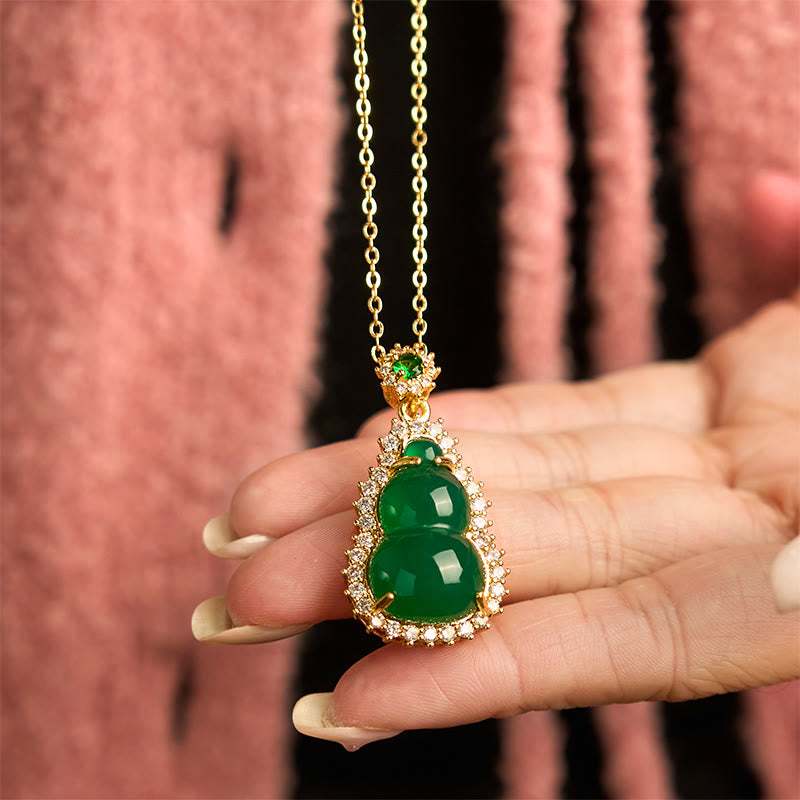 Wisiorek z zielonego chalcedonu i tykwy Buddha Stones