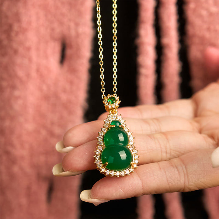 Wisiorek z zielonego chalcedonu i tykwy Buddha Stones