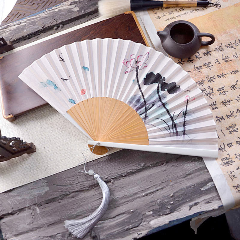 Buddha Stones Chińskie Znaki Malowanie Tuszem Kwiat Lotosu Liść Krajobraz Ręczny Huayao Krepa Poliester Bambus Składany Wentylator 23,3 cm