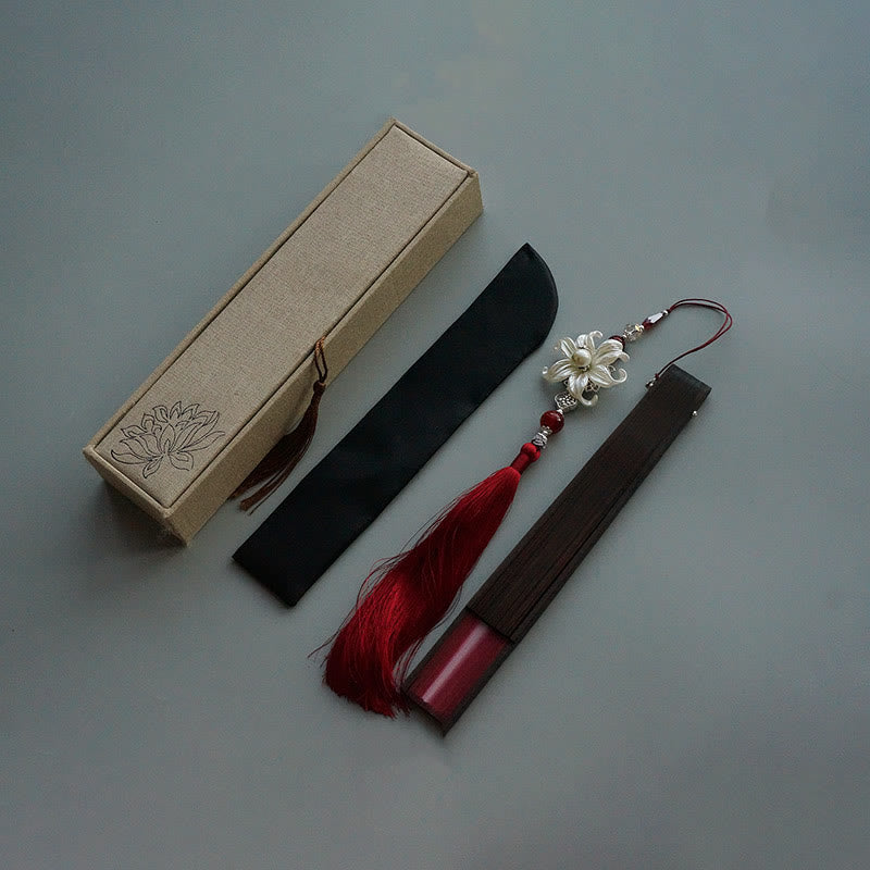 Buddha Stones Ręczny wachlarz składany z bambusa, z frędzlami i prążkami z jedwabiu Red Lily Tassel Hollow Rib - Czerwony 22 cm – z frędzlami i brokatem, pudełko i pokrowiec na wentylator (przedsprzedaż) - image 6