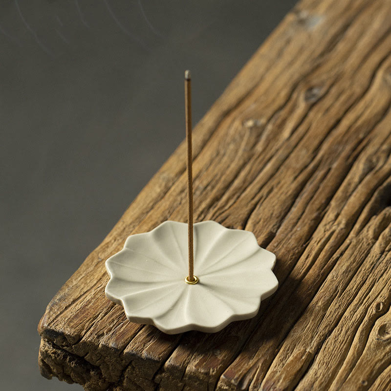 Buddha Stones Lotos Kwiat Wiśni Kwiat Śliwy Chryzantema Uzdrawiająca Ceramiczna Kadzielnica Dekoracja - Lotos 6,8*6,8*0,4 cm - image 0