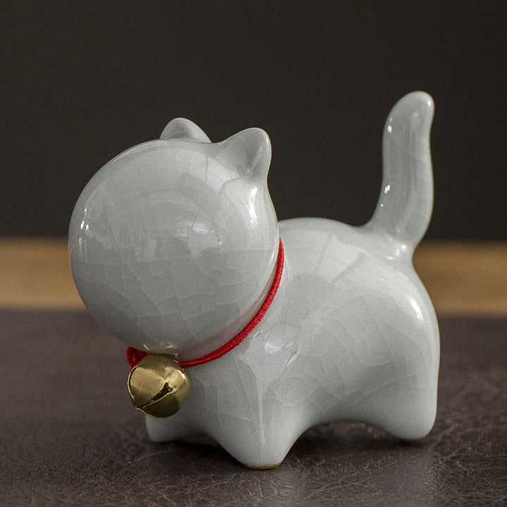 Buddha Stones Mini Słodkie Szczęśliwe Dzwonki Kot Herbata Zwierzę Ceramiczne Figurka Dekoracja Biurka Domowego - Szczęśliwy Kot Szaro-Biały 7*3,4*5,8 cm - image 9