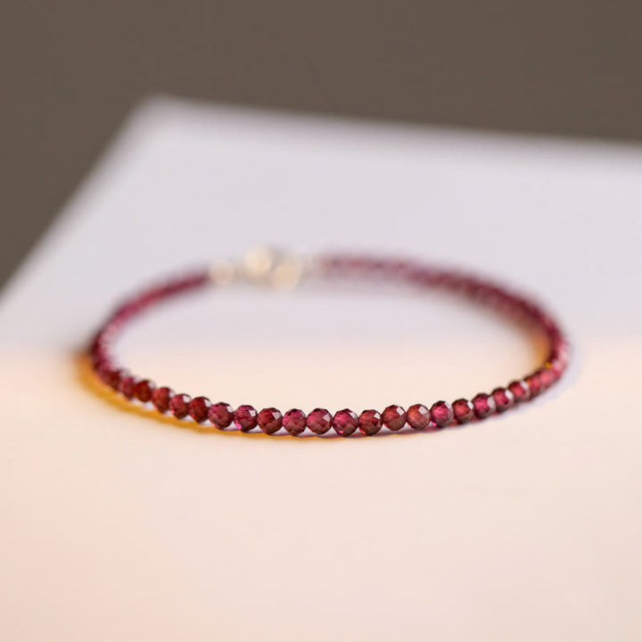 Bransoletka ochronna z Buddha Stones 3 mm Naturalny Mały Granat Ultracienkie Koraliki