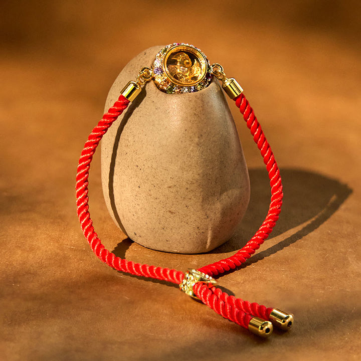 Buddha Stones Mosiądz Kolor Obrotowy Wiatrak Feng Sheng Shui Qi Fu Czerwony Sznurek Wiara Pleciona Bransoletka