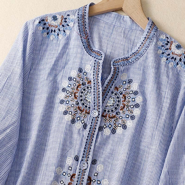 Koszula damska z krótkim rękawem i dekoltem w serek z haftowanymi kwiatami w stylu boho z motywem Buddha Stones - image 7