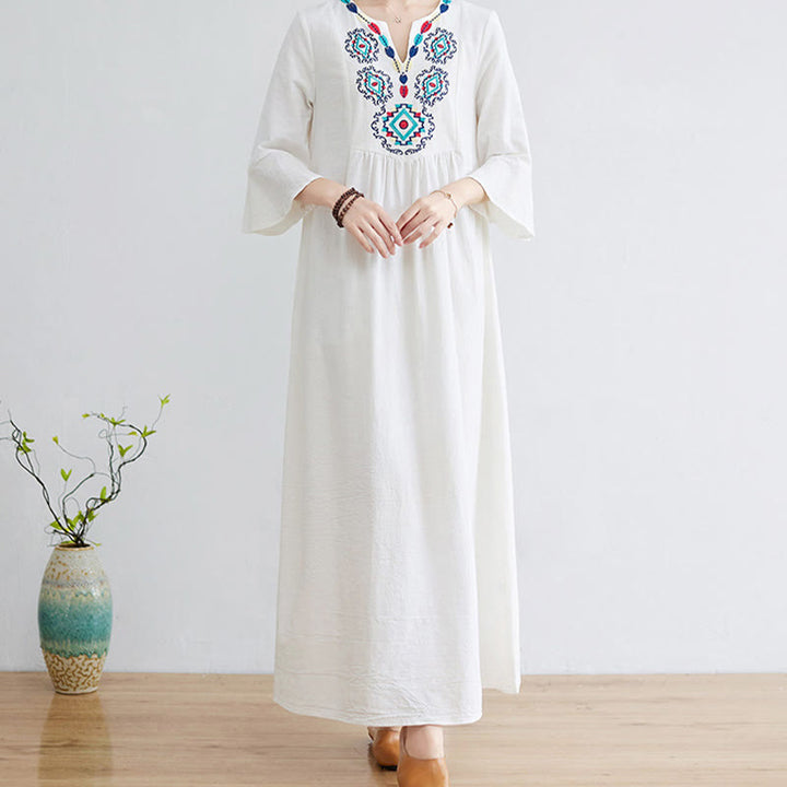 Sukienka midi z haftowanymi kwiatami Buddha Stones, dekoltem w serek, rękawami trzy czwarte, wykonana z bawełny i lnu - image 3