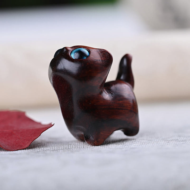 Buddha Stones Zielone drzewo sandałowe Drewno hebanowe Drzewo sandałowe Małe liście Czerwone drzewo sandałowe Miniaturowa dekoracja pokoju Lucky Cat - Małe liście czerwonego drzewa sandałowego z niebieskimi oczami 3,1*1,8*3,2 cm - image 14