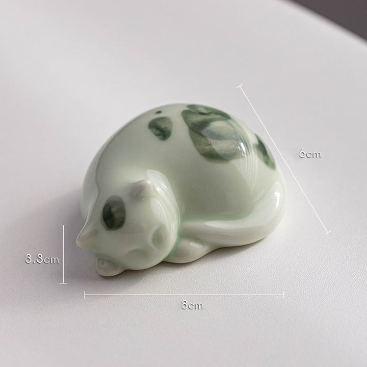 Buddha Stones Miniaturowe Szczęśliwe Słodkie Plamki Stojący Kot Śpiący Kociak Ceramiczna Figurka Dekoracja - Zielony śpiący kot 8*6*3,3 cm - image 17
