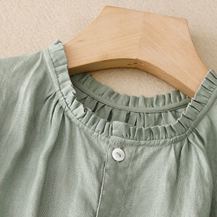 Sukienka midi damska z bawełny i lnu "Buddha Stones" z prostym, prostym zapięciem na guziki, falbaną przy dekolcie i krótkim rękawem - image 2