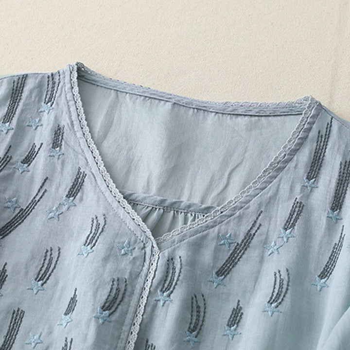 Koszula damska z haftem „Buddha Stones” z dekoltem w serek i krótkim rękawem, wykonana z bawełny i lnu