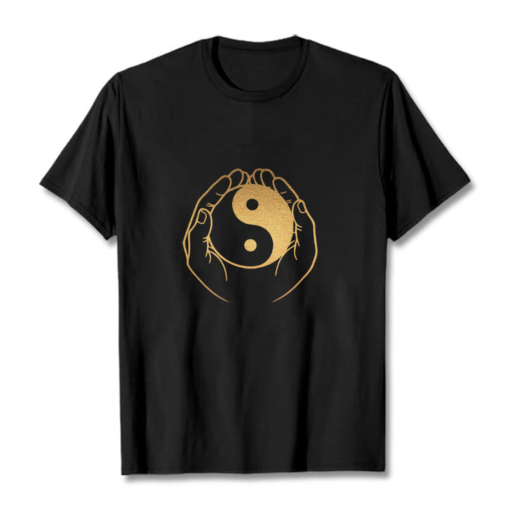 Buddha Stones Trzymające Złotą Koszulkę Yin Yang - Czarny - 2XL - image 0