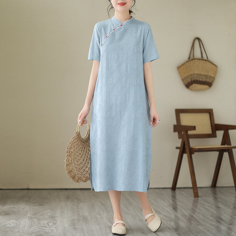 Sukienka midi w stylu qipao z krótkim rękawem i kieszeniami, wykonana z żakardu z jednolitych kolorów bawełny i lnu, ozdobiona Buddha Stones - image 1