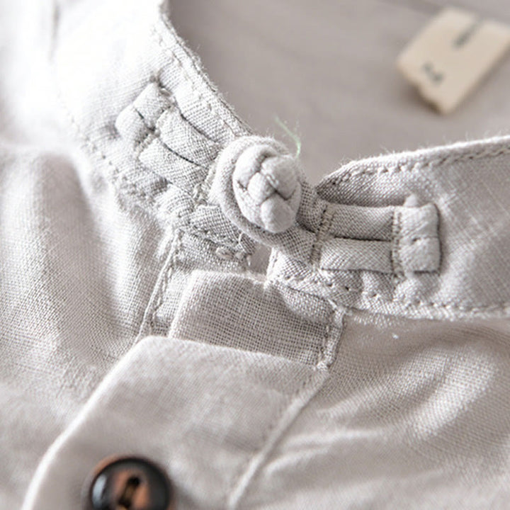 Koszula męska z krótkim rękawem z bawełny i lnu "Buddha Stones" w jednolitym kolorze, z kołnierzykiem stójkowym i półguzikami - image 4