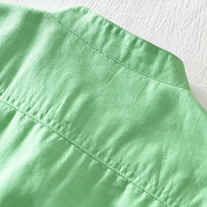 Koszula męska z krótkim rękawem z bawełny i lnu "Buddha Stones" w jednolitym kolorze, z kołnierzykiem stójkowym i półguzikami - image 15