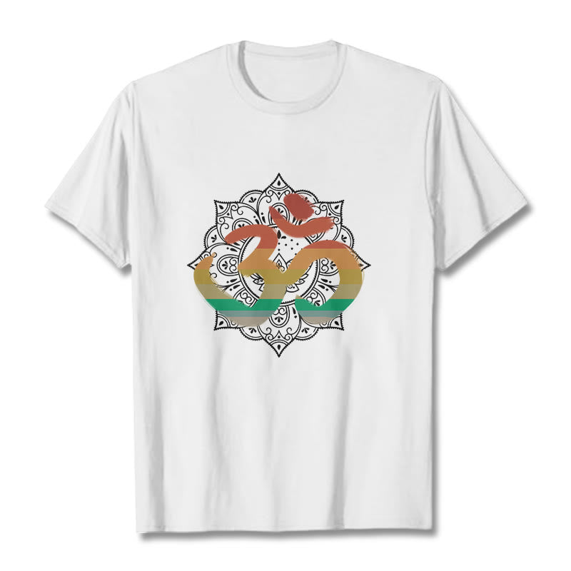 Buddha Stones Gradient-kolorowy Om Sanskryt Mandala Tło Wzór Bawełniana Koszulka T-shirt - Biały - 2XL - image 3