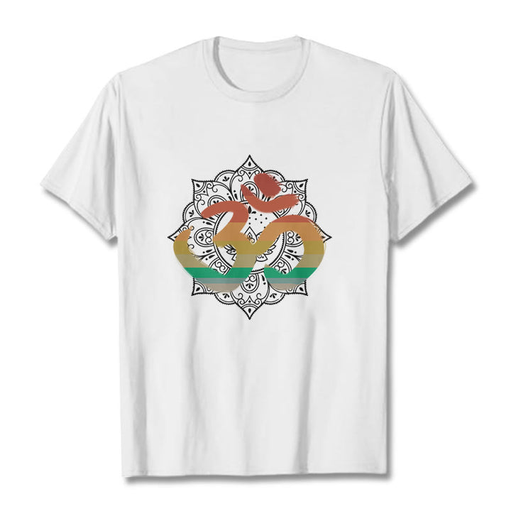 Buddha Stones Gradient-kolorowy Om Sanskryt Mandala Tło Wzór Bawełniana Koszulka T-shirt - Biały - 2XL - image 3