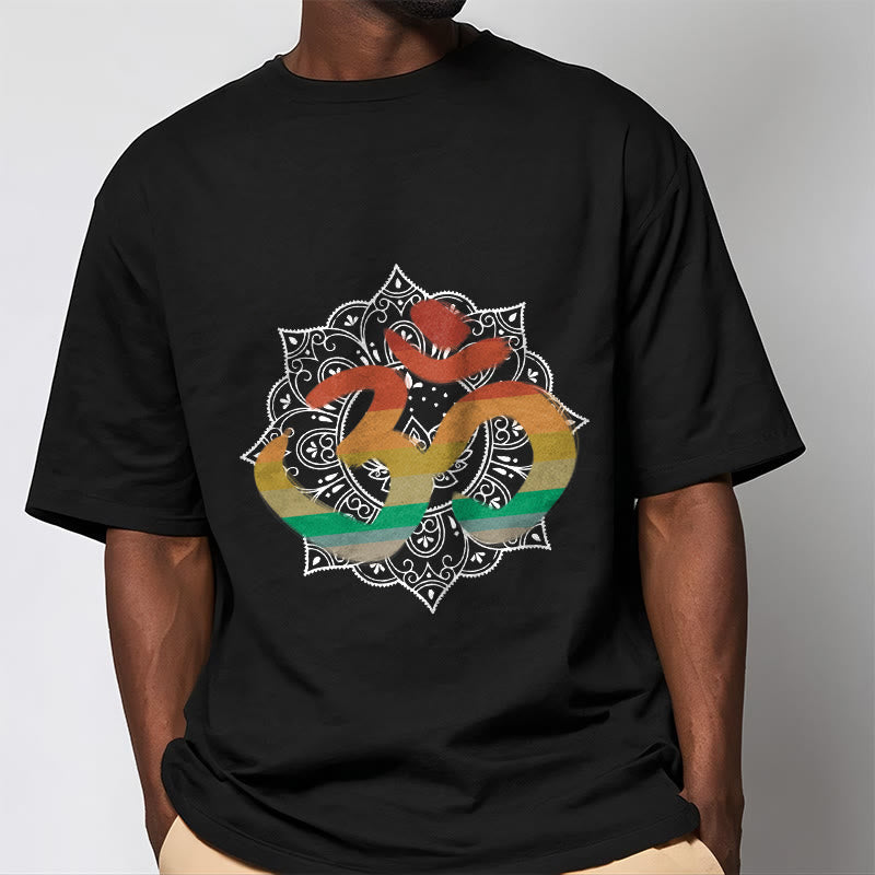 Buddha Stones Gradient-kolorowy Om Sanskryt Mandala Tło Wzór Bawełniana Koszulka T-shirt - image 9