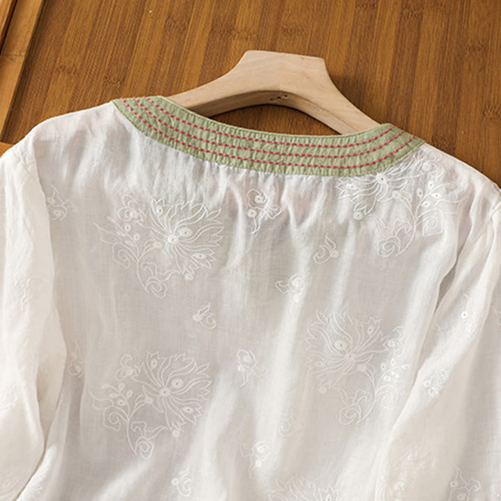 Koszula damska z bawełny i lnu z dekoltem w serek z motywem kamieni Buddha Stones w stylu vintage, z haftem roślinnym i kwiatowym - image 10