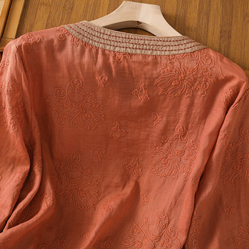 Koszula damska z bawełny i lnu z dekoltem w serek z motywem kamieni Buddha Stones w stylu vintage, z haftem roślinnym i kwiatowym - image 3