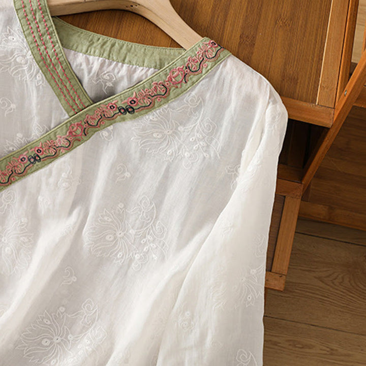 Koszula damska z bawełny i lnu z dekoltem w serek z motywem kamieni Buddha Stones w stylu vintage, z haftem roślinnym i kwiatowym - image 12