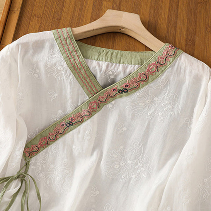 Koszula damska z bawełny i lnu z dekoltem w serek z motywem kamieni Buddha Stones w stylu vintage, z haftem roślinnym i kwiatowym - image 10