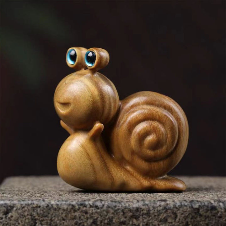 Buddha Stones Miniaturowe Zielone Drzewo Sandałowe Ślimak Rzeźbiony Cure Dekoracja Biurka - 2,36 cala (6 cm) - image 0