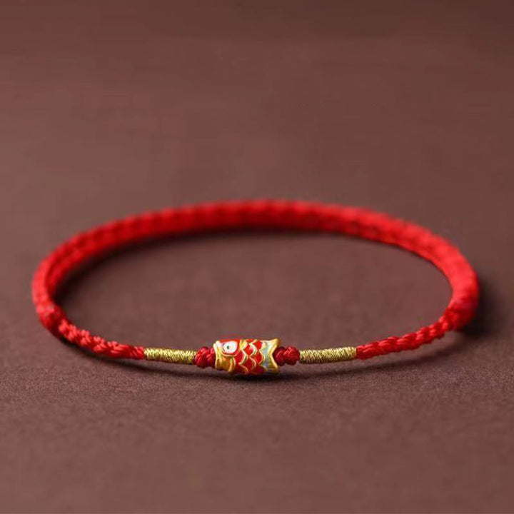Bransoletka z ręcznie plecionego czerwonego sznurka z motywem ryb Koi w Buddha Stones