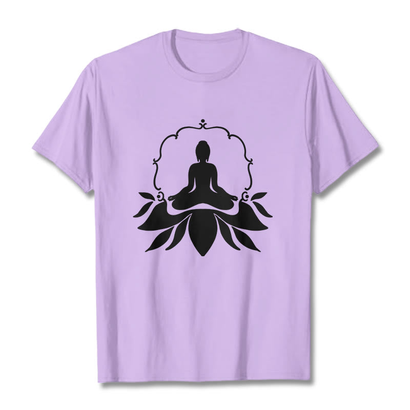 Koszulka z nadrukiem Buddha Stones Medytujący Budda Siedzący na Trawie - Śliwka - 2XL - image 16