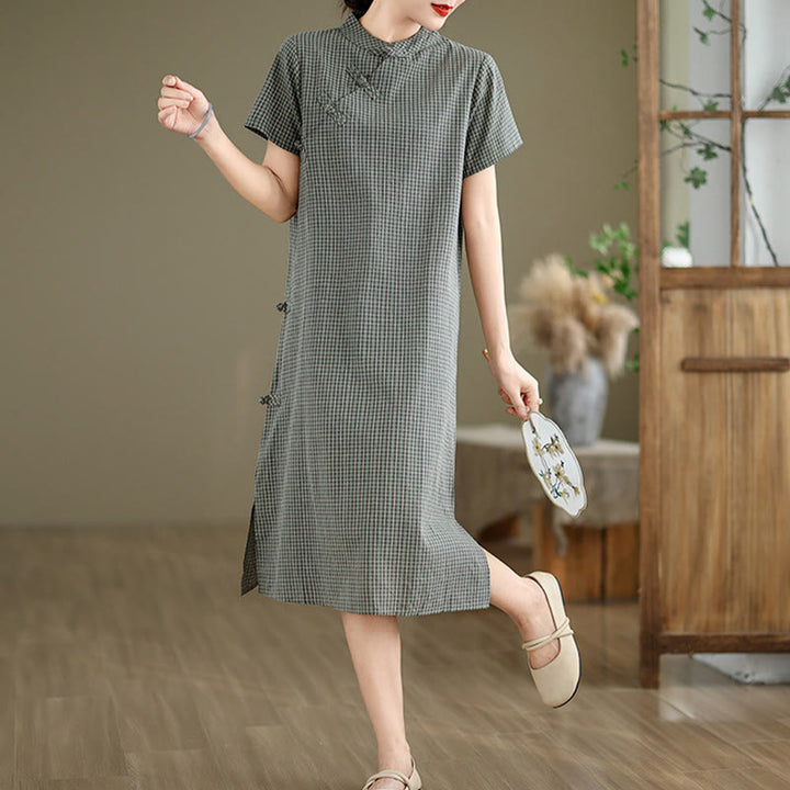 Sukienka midi w kratę z krótkim rękawem i żabim guzikiem z bawełny i lnu w stylu cheongsam z motywem Buddha Stones - image 12