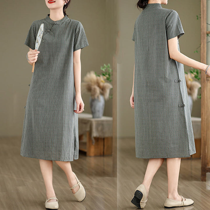 Sukienka midi w kratę z krótkim rękawem i żabim guzikiem z bawełny i lnu w stylu cheongsam z motywem Buddha Stones - image 14