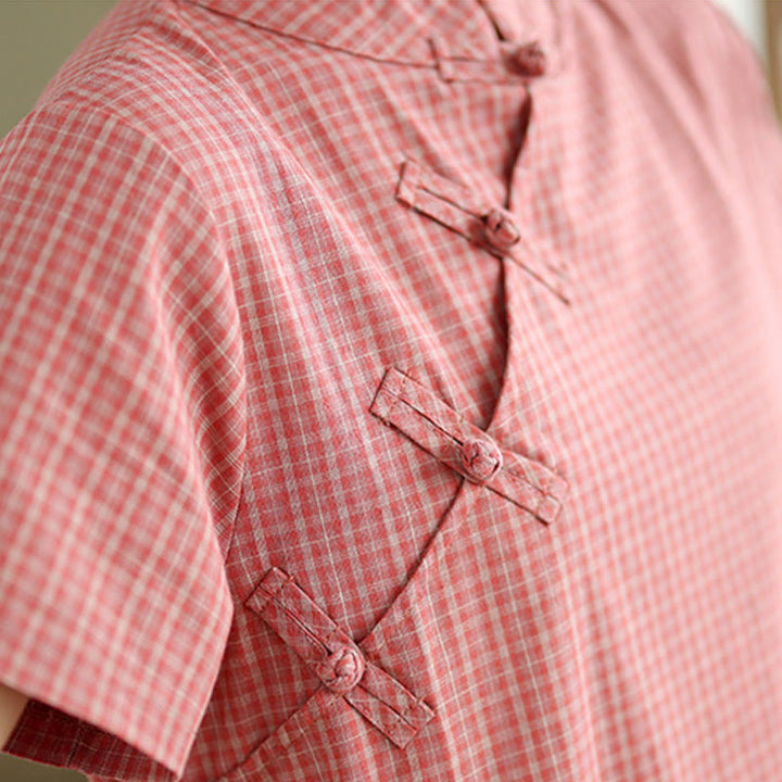 Sukienka midi w kratę z krótkim rękawem i żabim guzikiem z bawełny i lnu w stylu cheongsam z motywem Buddha Stones - image 6