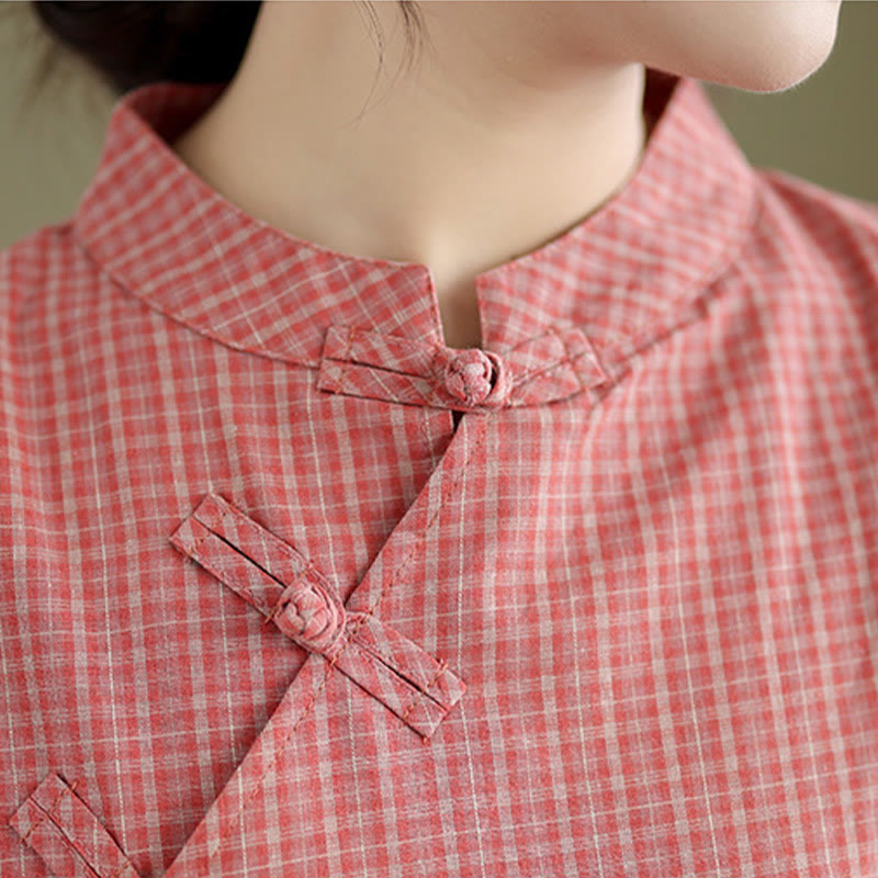 Sukienka midi w kratę z krótkim rękawem i żabim guzikiem z bawełny i lnu w stylu cheongsam z motywem Buddha Stones - image 4