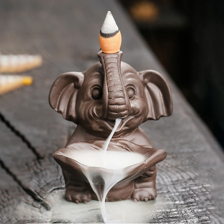 Buddha Stones Mały Słoń Trzymający Liść Fioletowa Glina Fontanna Dymna Z Przepływem Wstecznym Uzdrawiająca Kadzielnica Dekoracja - 7,4*7,9*10,5 cm - image 0